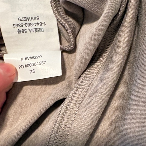 Vuori Women’s Halo Oversized Hoodie - Picture 6 of 9